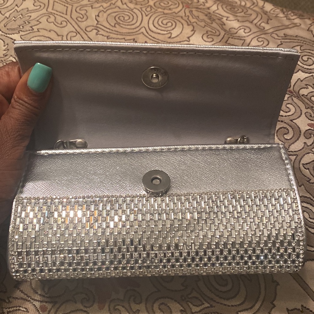 Starlet Silver Clutch - R - Picture 3 of 6